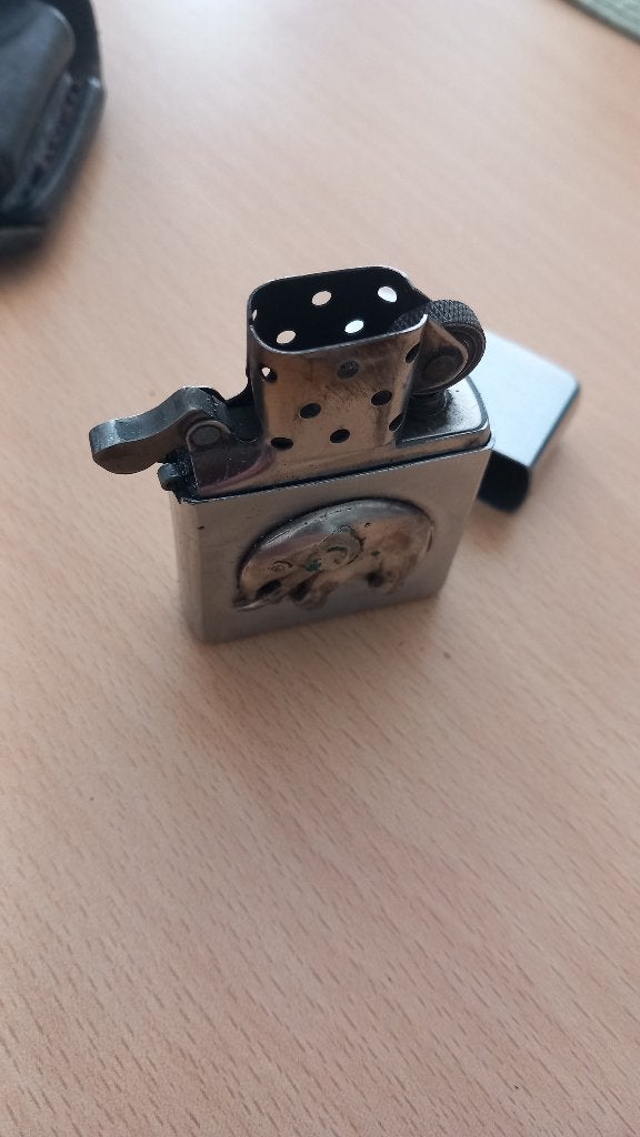 Oude Zippo-aansteker wordt gerestaureerd, Ophalen of Verzenden, Gebruikt, Aansteker
