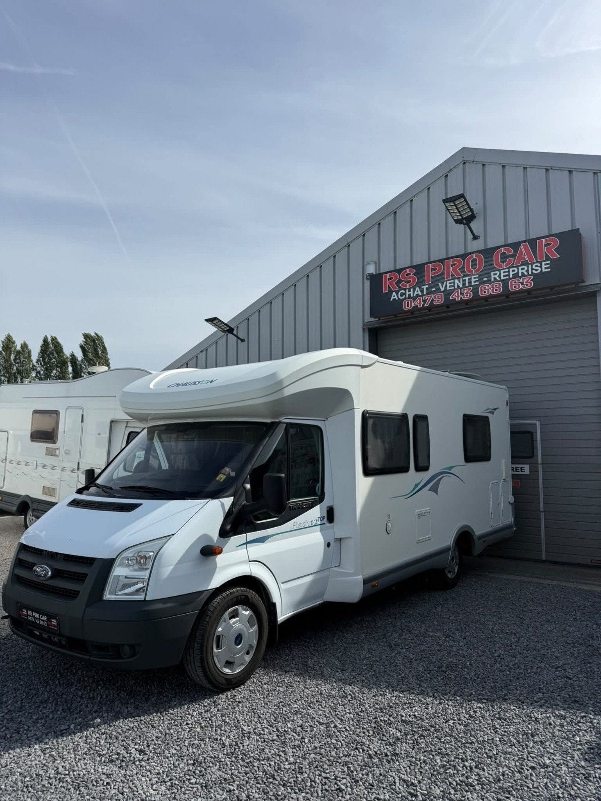 camping car Ford  Chausson Lit central, Jusqu'à 4, 6 à 7 mètres, Siège standard, Boîte manuelle