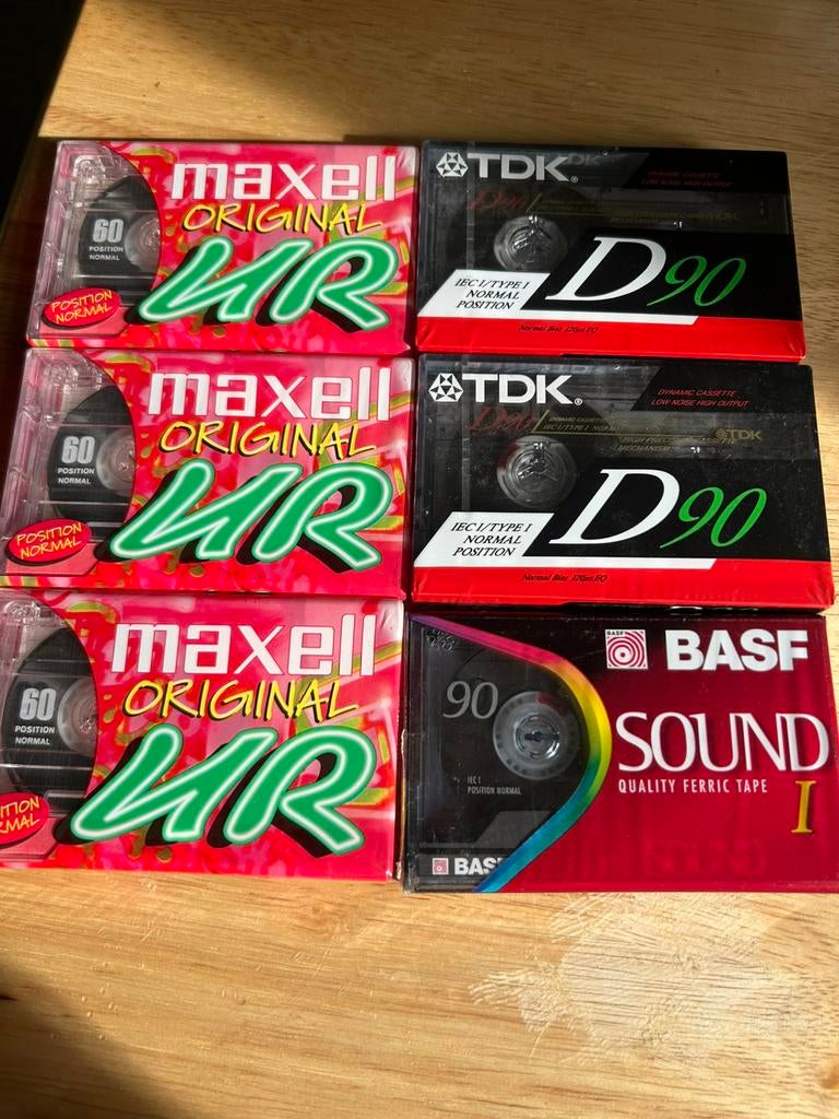 Cassettes audio neuves, Enlèvement