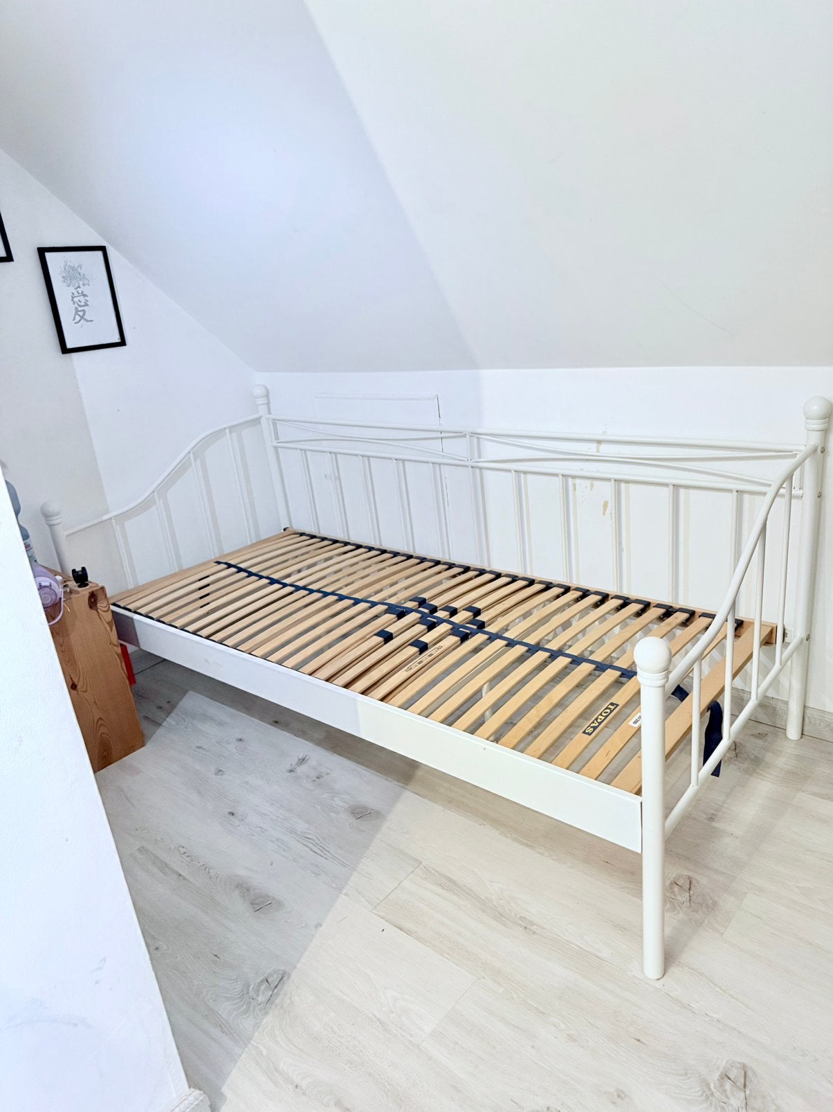 Lit en métal blanc avec sommier à lattes (comme neuf), 90 cm, Enlèvement, Blanc, Une personne