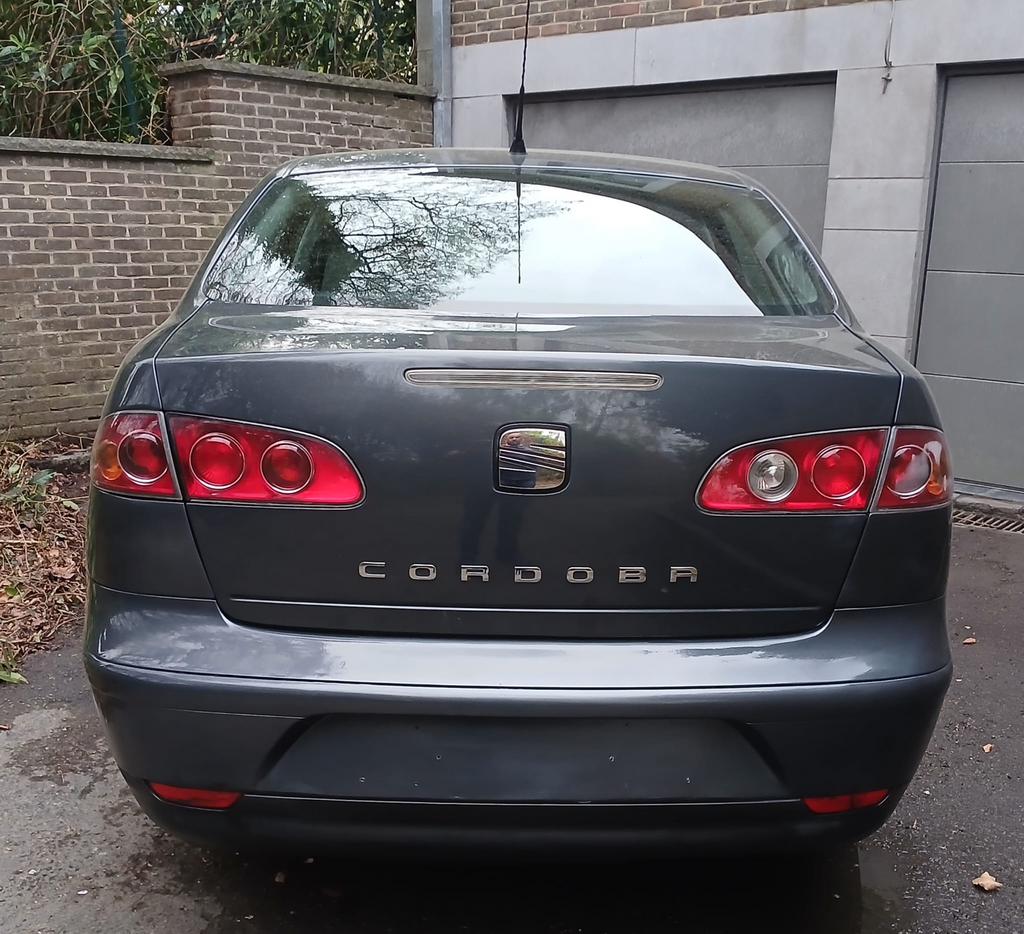 SEAT CORDOBA ESSENCE, Autos, Système audio, Argent ou Gris, Achat, Boîte manuelle