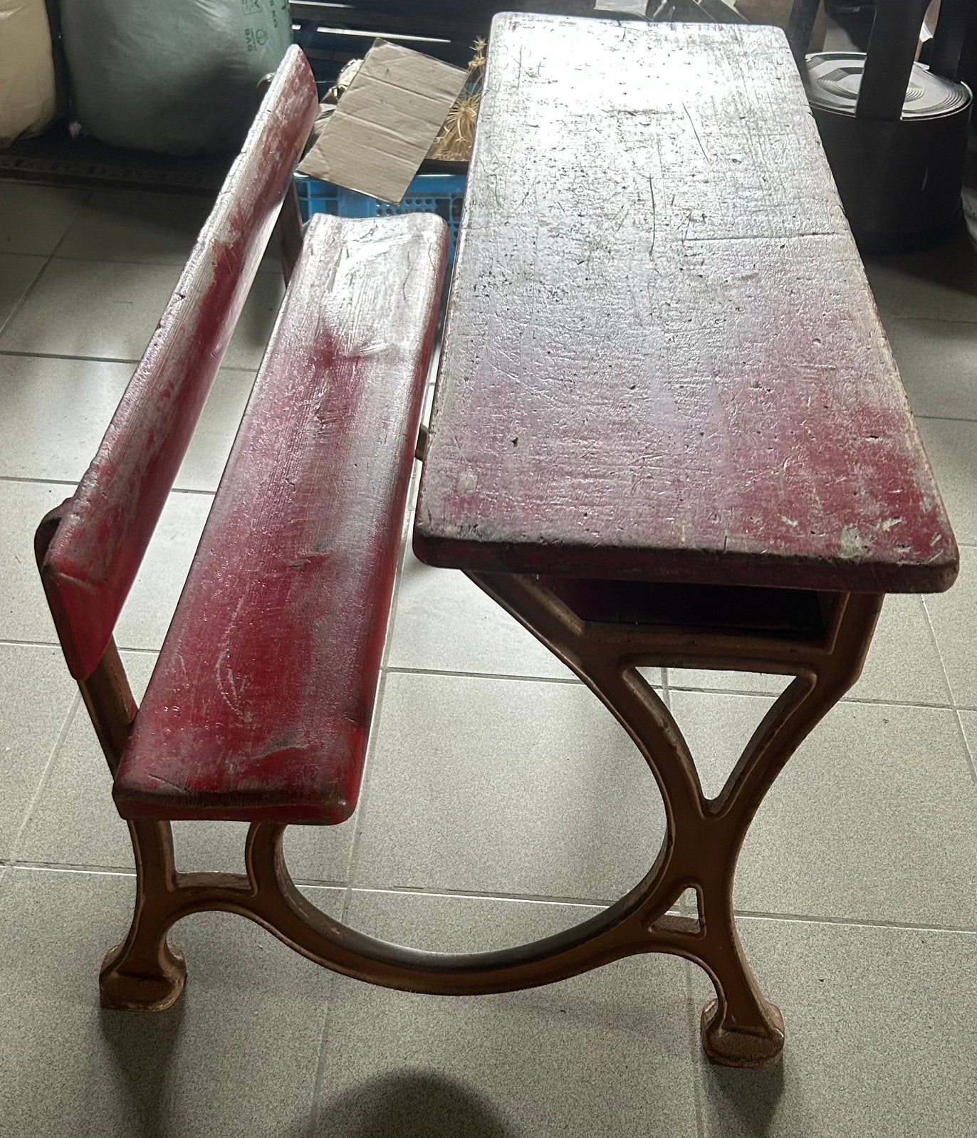Bureau d'école aut. avec cadre en fer du début du 20e siècle, Antiquités & Art, Antiquités | Autres Antiquités, Enlèvement