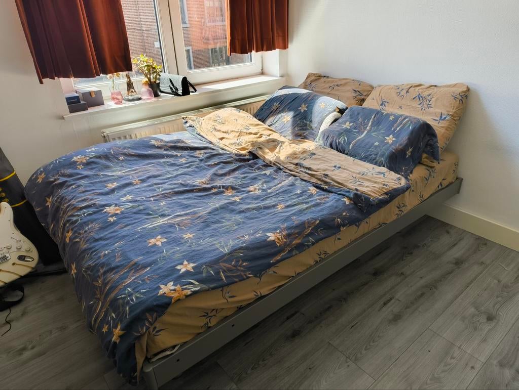metalen bed 140x200, Huis en Inrichting, Slaapkamer | Complete slaapkamers, Ophalen