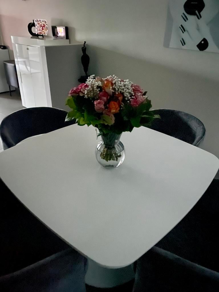 Eettafel met afgeronde hoeken 100 x 100 cm wit, Vierkant, Zo goed als nieuw, Modern, Vier personen
