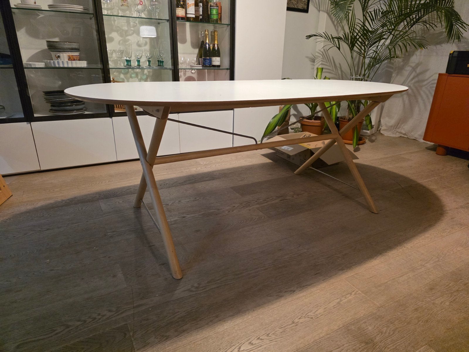 Table à manger ovale blanche 180x90 - pieds croisés - 6 pers, Maison & Meubles, 150 à 200 cm, Enlèvement, Utilisé, Ovale