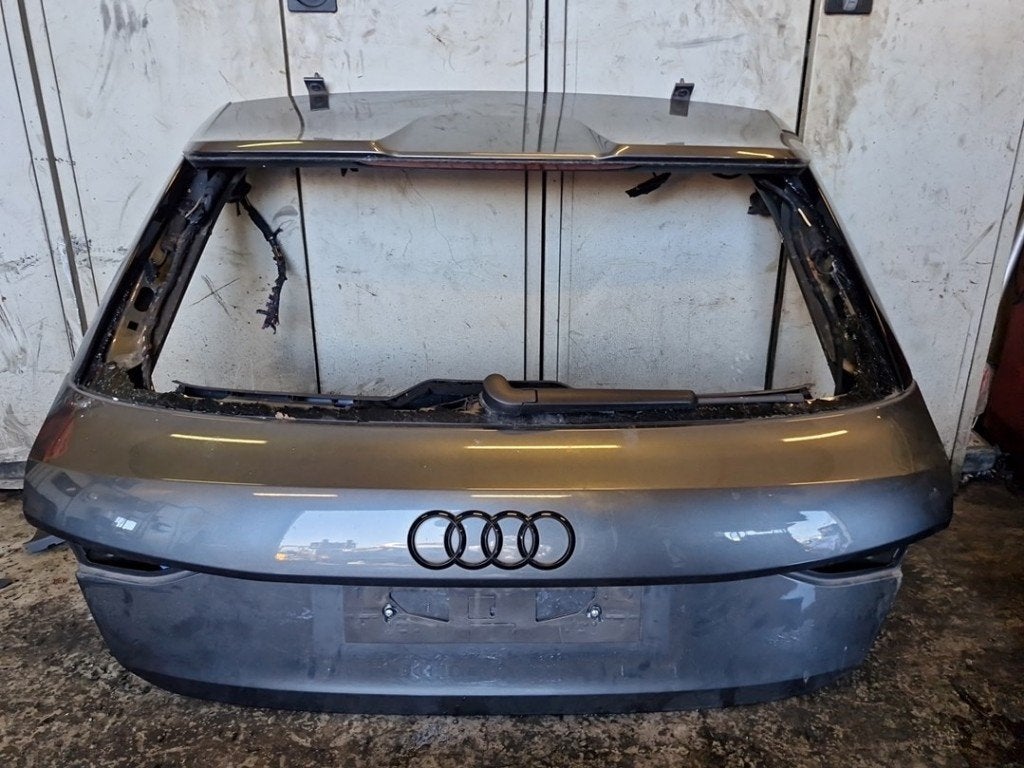 HAYON ARRIÈRE / MALLE Audi A3 Sportback (8YA) (01-2019/-), Auto-Union-Straße  1,
85057  Ingolstadt, DE, Info@audi.de, Haillon arrière