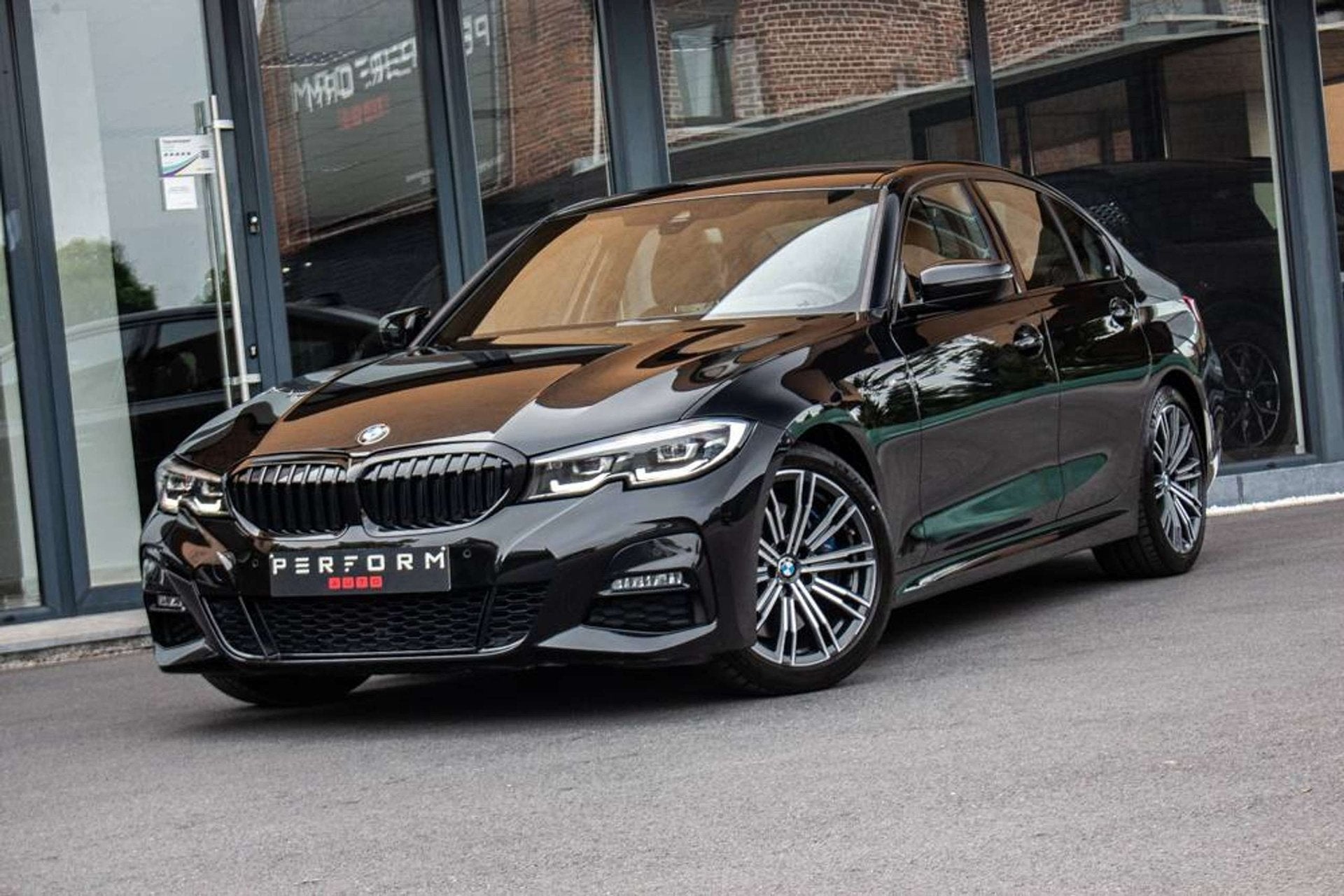 BMW 320 320iA M-PACK*BLACK*19INCH*CARPASS*BELGIAN CAR*, Auto's, BMW, Automaat, 1525 kg, Gebruikt, Zwart