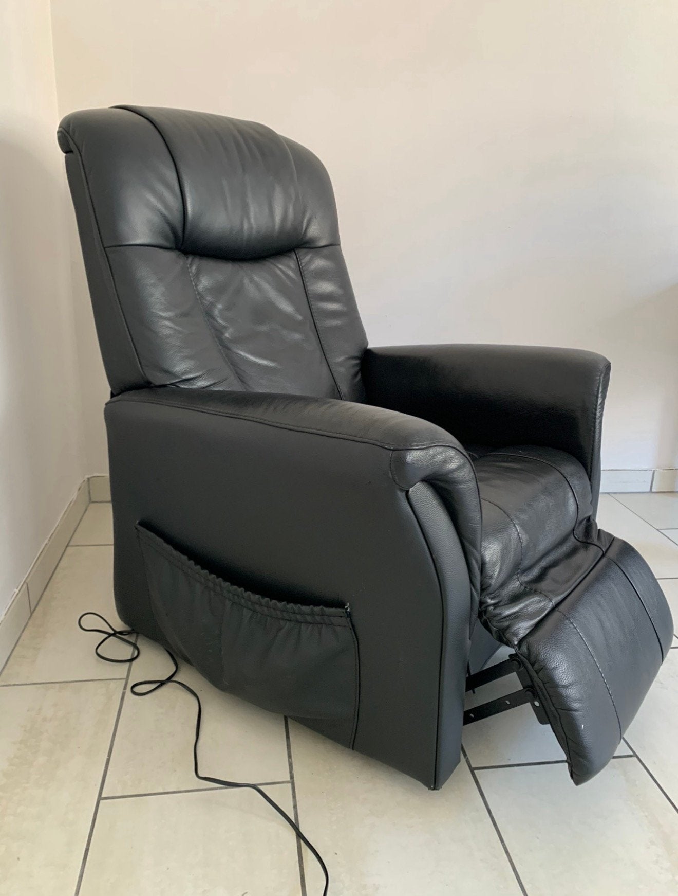 Fauteuil relax électrique en cuir noir très bon état, Enlèvement, Comme neuf, Cuir