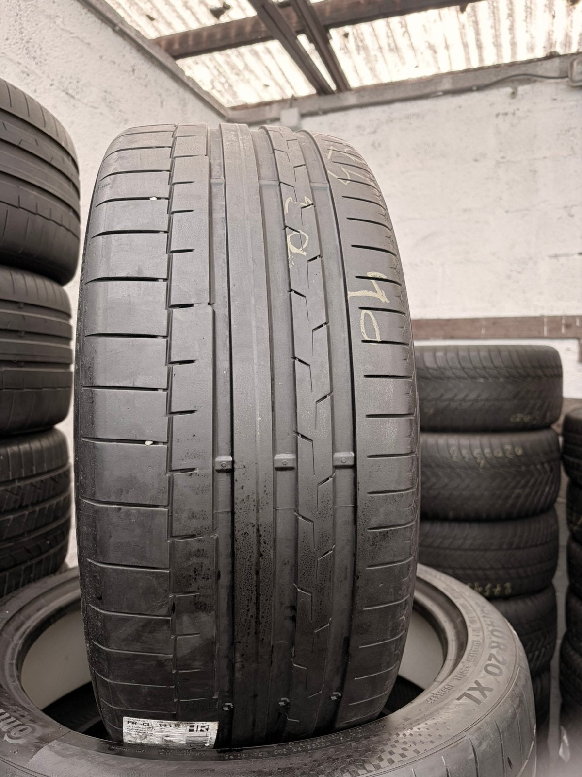 255 40r20 continental avec montage et équilibrage, Enlèvement, Utilisé