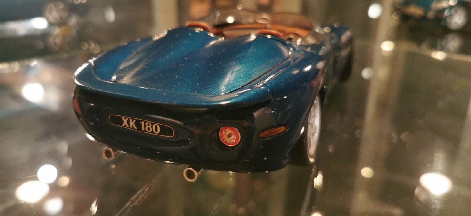 Jaguar XK 180 - Maisto 1/18, Hobby en Vrije tijd, Modelauto's | 1:18, Ophalen, Zo goed als nieuw, Auto, Maisto