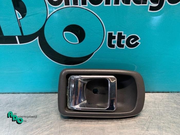 Poignée portière 4portes avant gauche d'un Daihatsu Sirion, Daihatsu, -, 3 mois de garantie, Utilisé