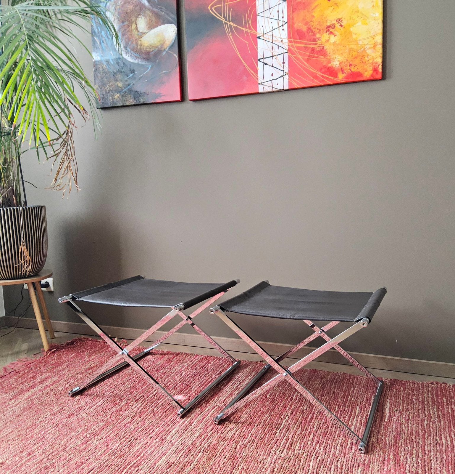 Set van 2 design vouwkrukken, chromen frame, zitting in leer, Maison & Meubles, Enlèvement, Comme neuf