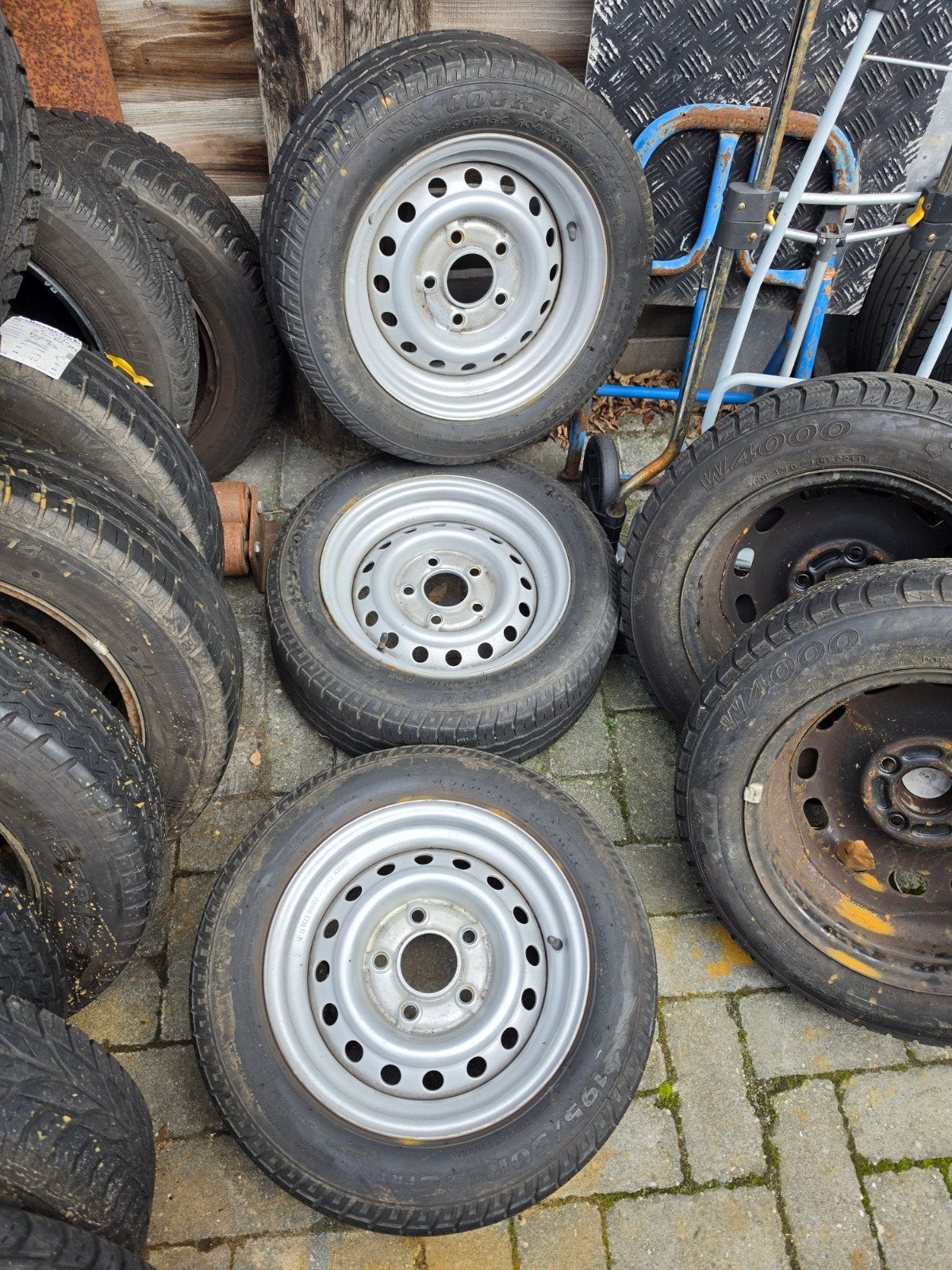 3 x aanhanger wiel met kapotte band !! € 75 euro, Enlèvement