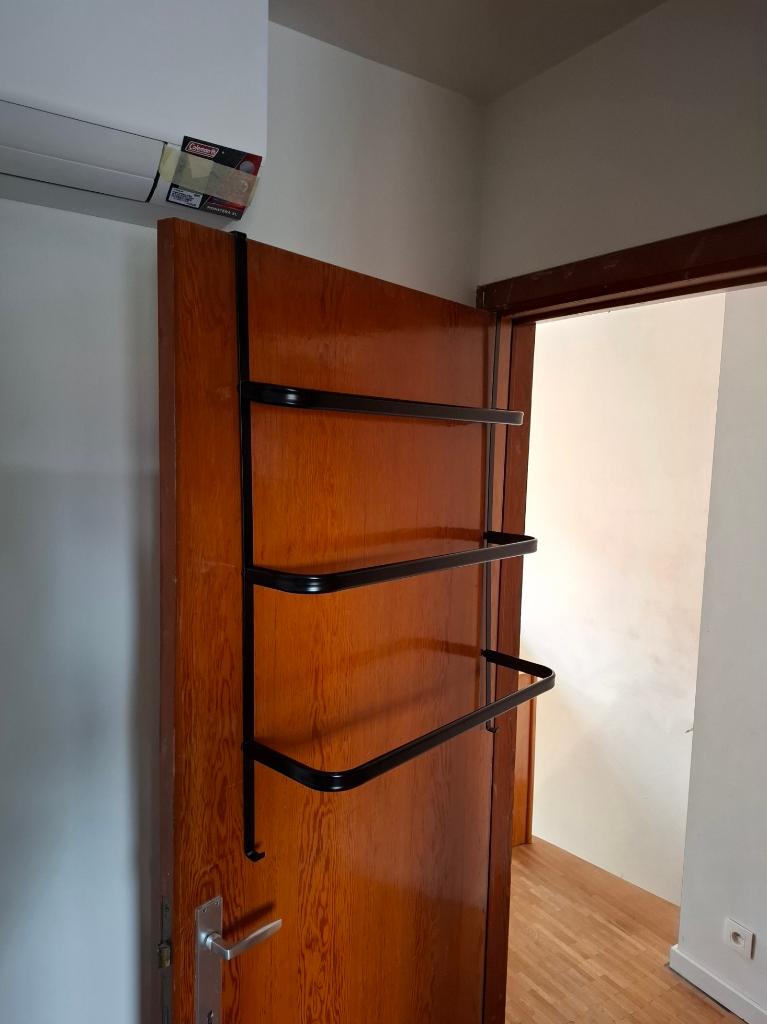 handdoekrek - Ophangen aan een deur, Huis en Inrichting, Badkamer | Badtextiel en Accessoires, Ophalen, Gebruikt, Zwart, Handdoekenrek