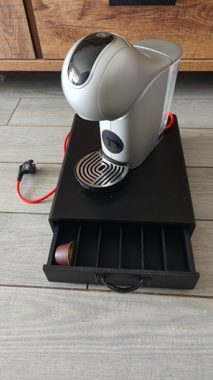Dolce gusto Genio S touch + voorraad bakje, Ophalen, Gebruikt, Koffiepads en cups, Afneembaar waterreservoir