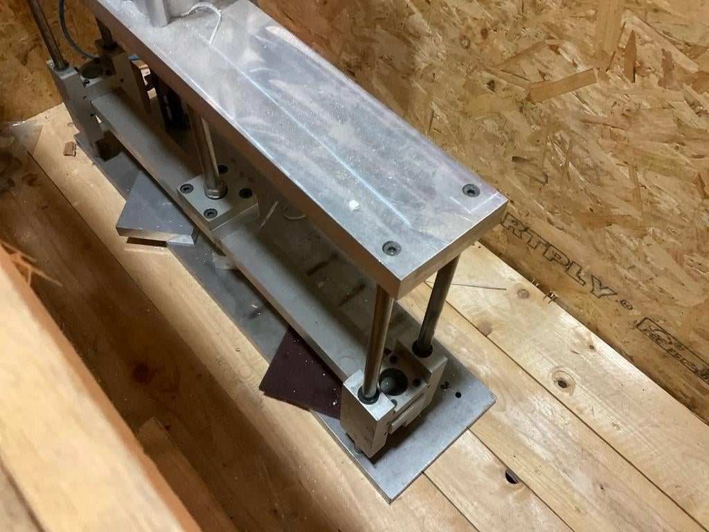 Pneumatische montagepers met Festo cilinder, Zakelijke goederen, Machines en Bouw | Onderdelen, Ophalen