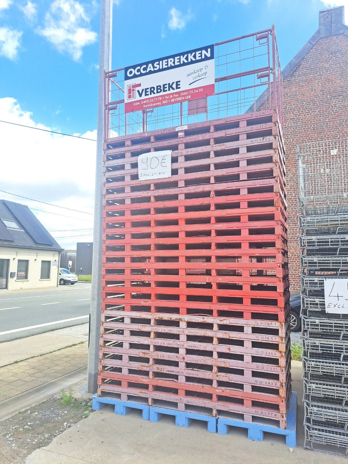 Grote containers 2250x1150x1150 met luik aan 90 euro excl bt, Ophalen