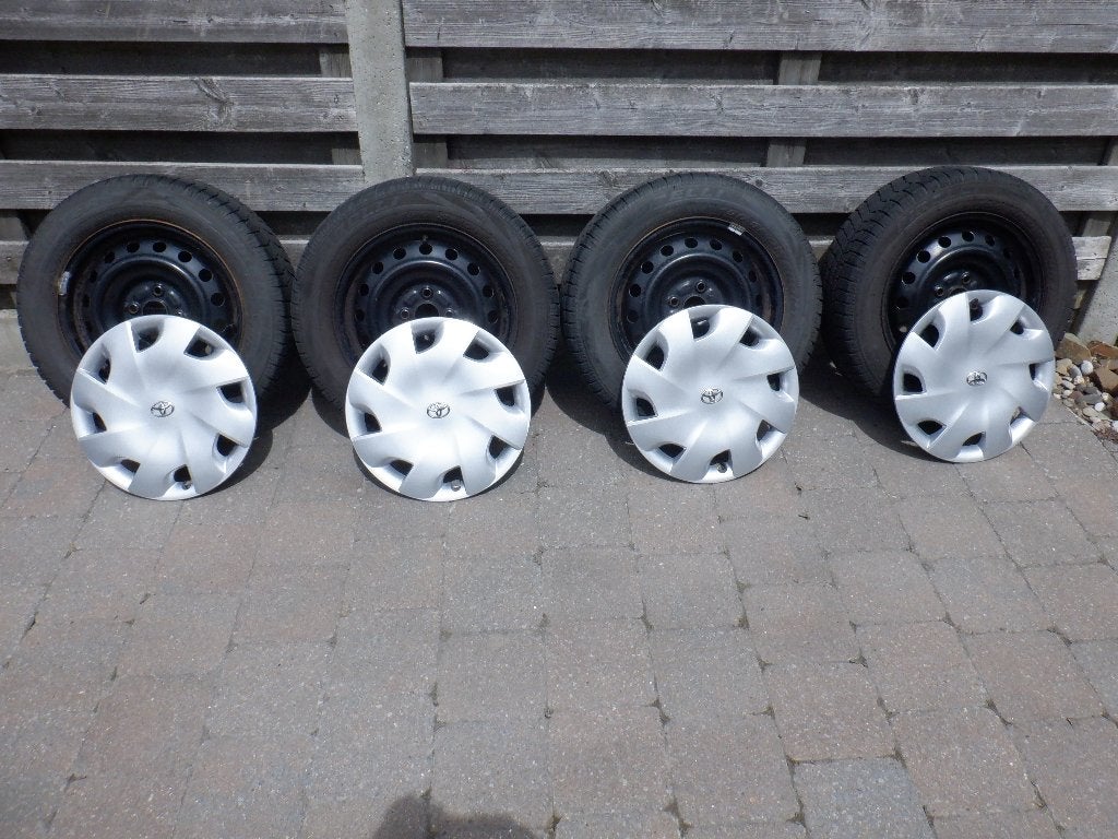 Winterbanden, wieldeksels en drakrails  voor Toyota corolla, Auto's, Toyota, Particulier, Te koop, Dakrails, Corolla