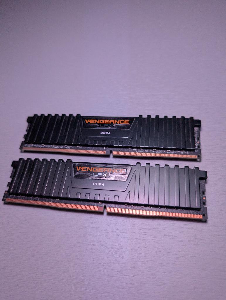 RAM DDR4 Corsair Vengeance LPX 16GB (2 x 8GB), Enlèvement ou Envoi, DDR4, Comme neuf, Desktop