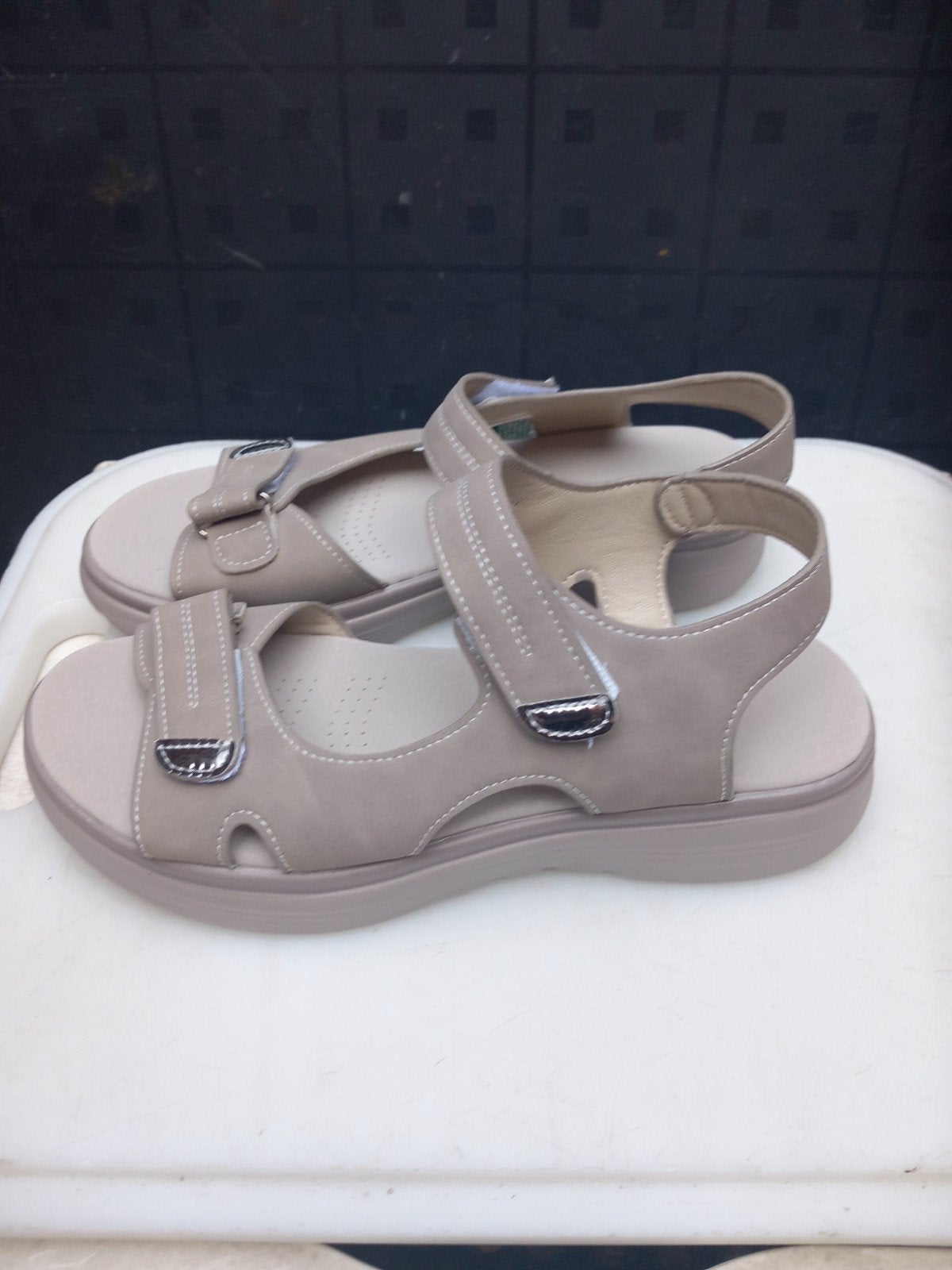 Sandalen maat 41, Ophalen