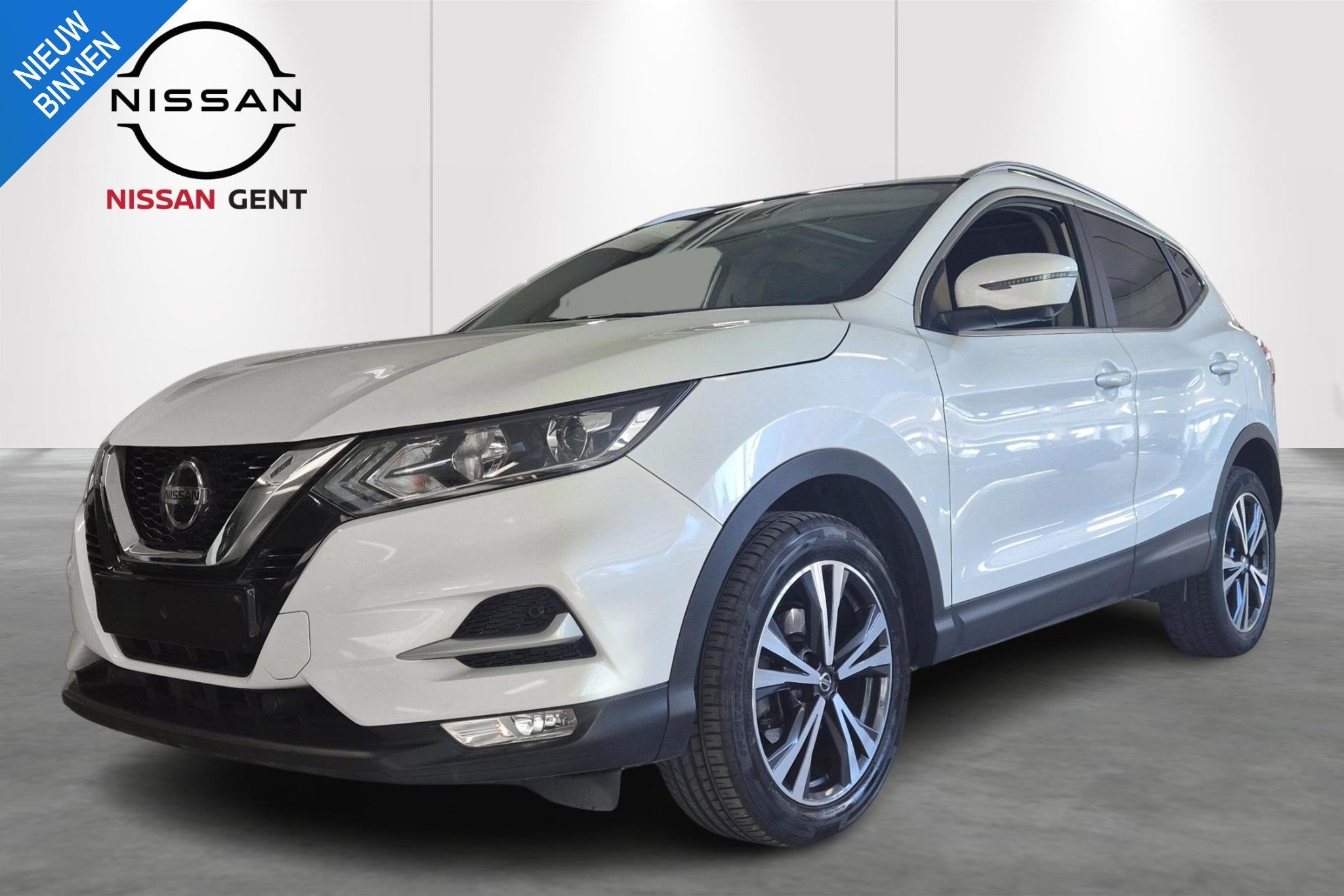 Nissan Qashqai DIG-T 140 N-Connecta Manueel/360 Camera/Navig, Auto's, Voorwielaandrijving, Gebruikt, Zwart, Wit