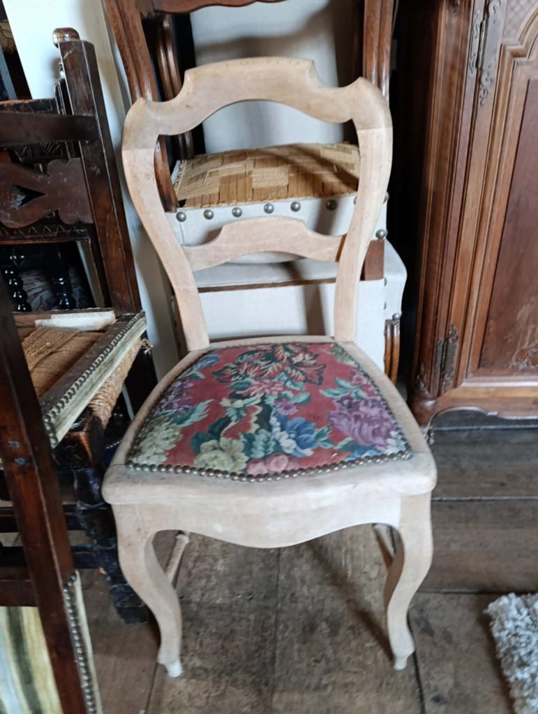 Chaise ancienne de style Louis XV, Enlèvement