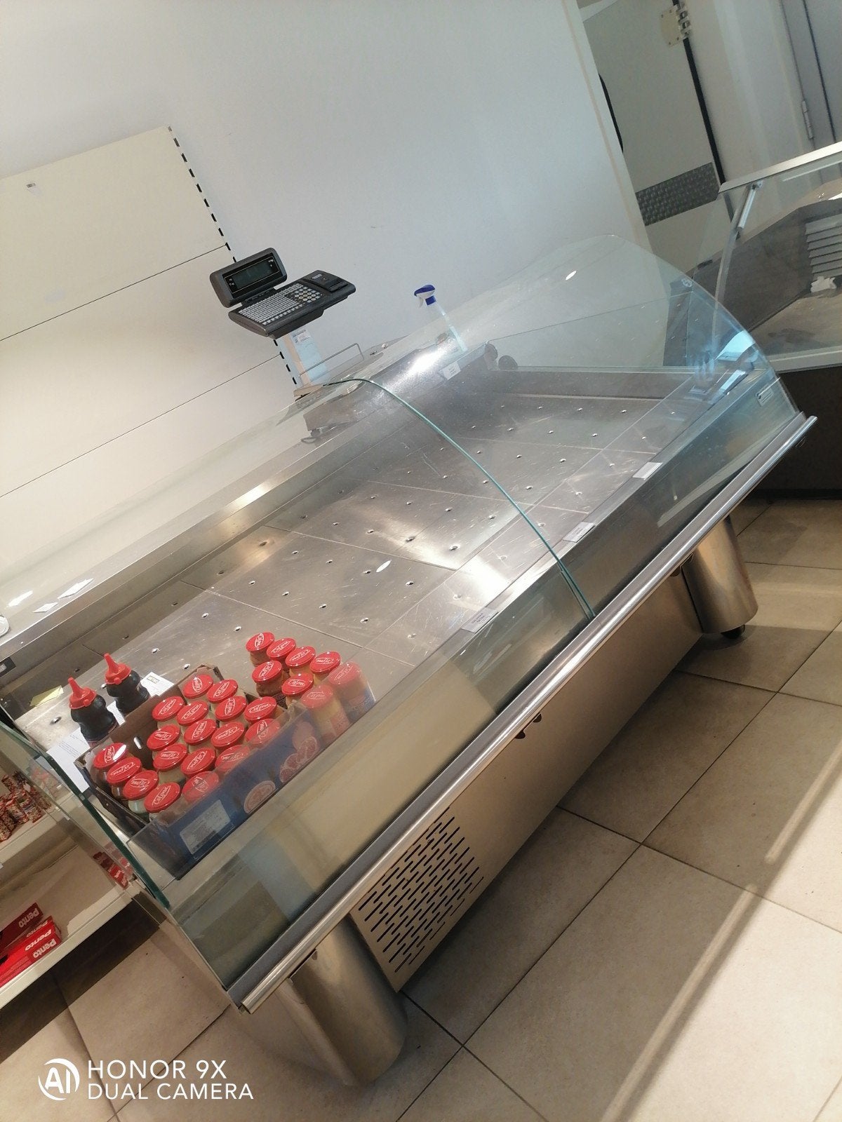 Vitrine commerciale pour poissons, Enlèvement
