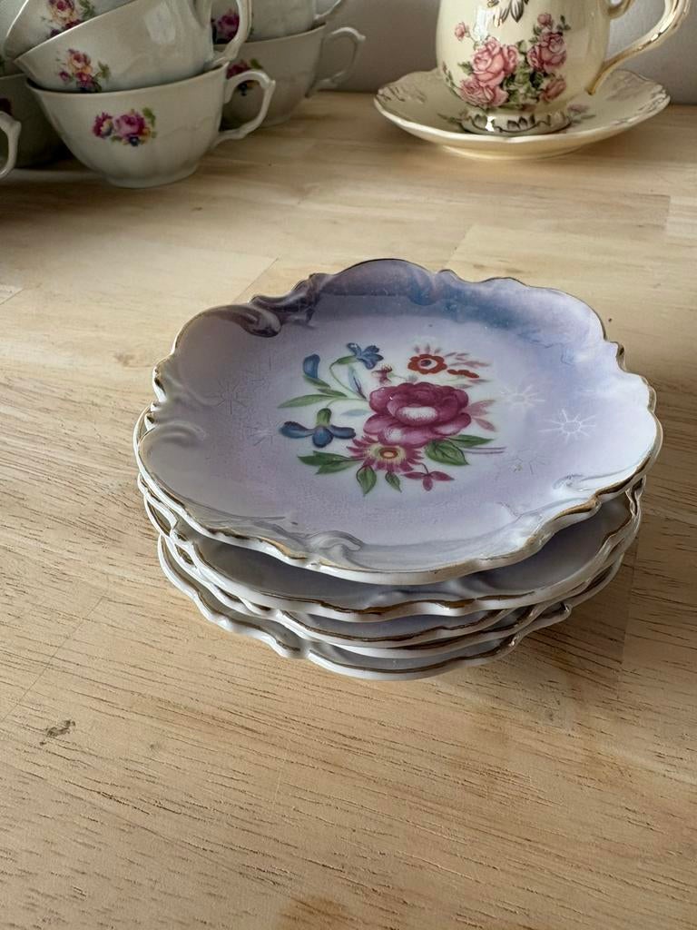 Allerlei servies te koop, Ophalen