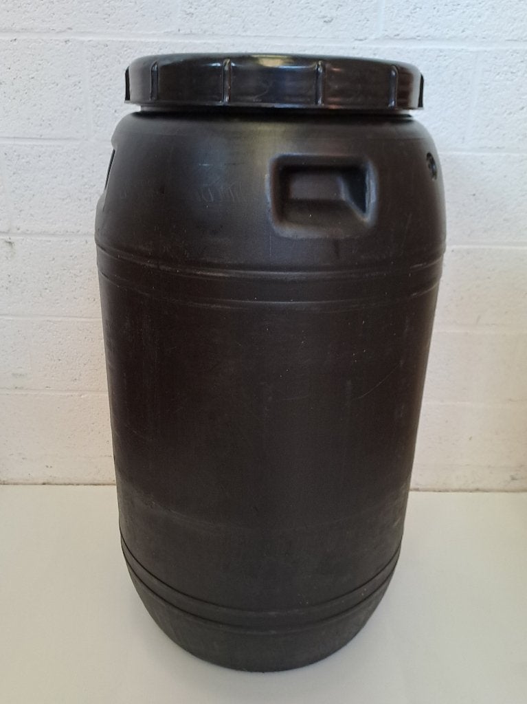 Fût/Tonneau plastique 240L - 260L (Baril d'eau de pluie), Jardin & Terrasse, Barils de pluie, Utilisé, Synthétique, 150 litres ou plus