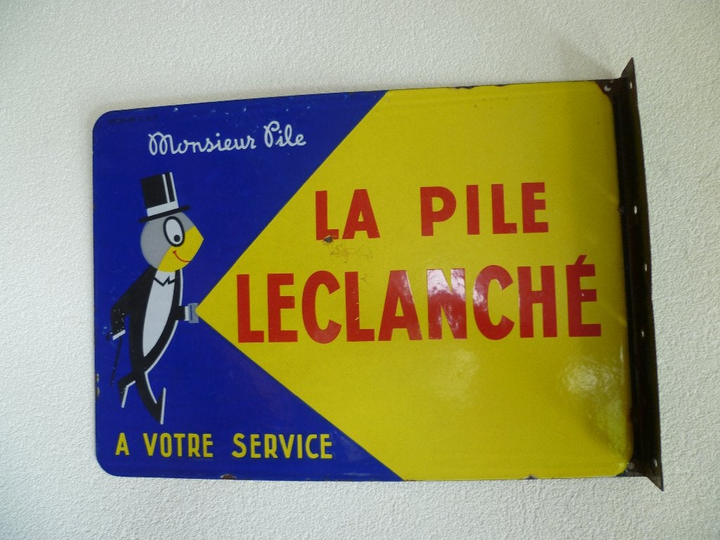 PLAQUE EMAILLE DOUBLE FACE «LA PILE LECLANCHE»ANNÉES 1950, Enlèvement ou Envoi, Utilisé, Panneau publicitaire