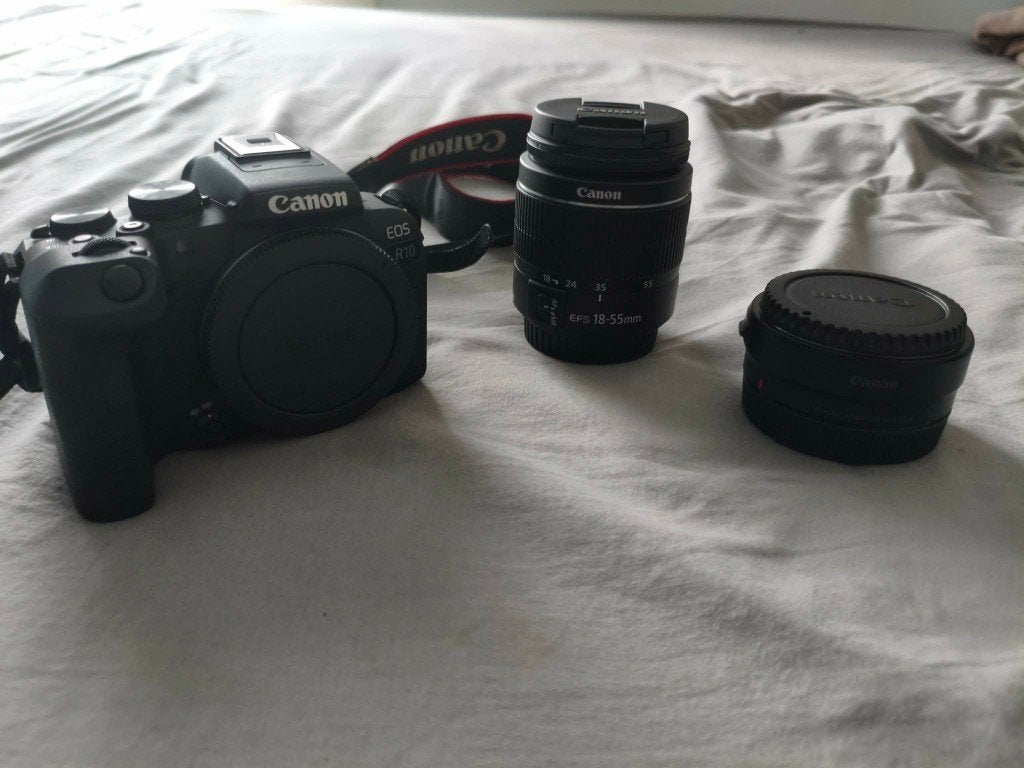Canon EOS R10+ EF-S 18-55mm F/3.5-5.6 DC III +2 Accu + lader, Ophalen, Canon, Compact, Zo goed als nieuw
