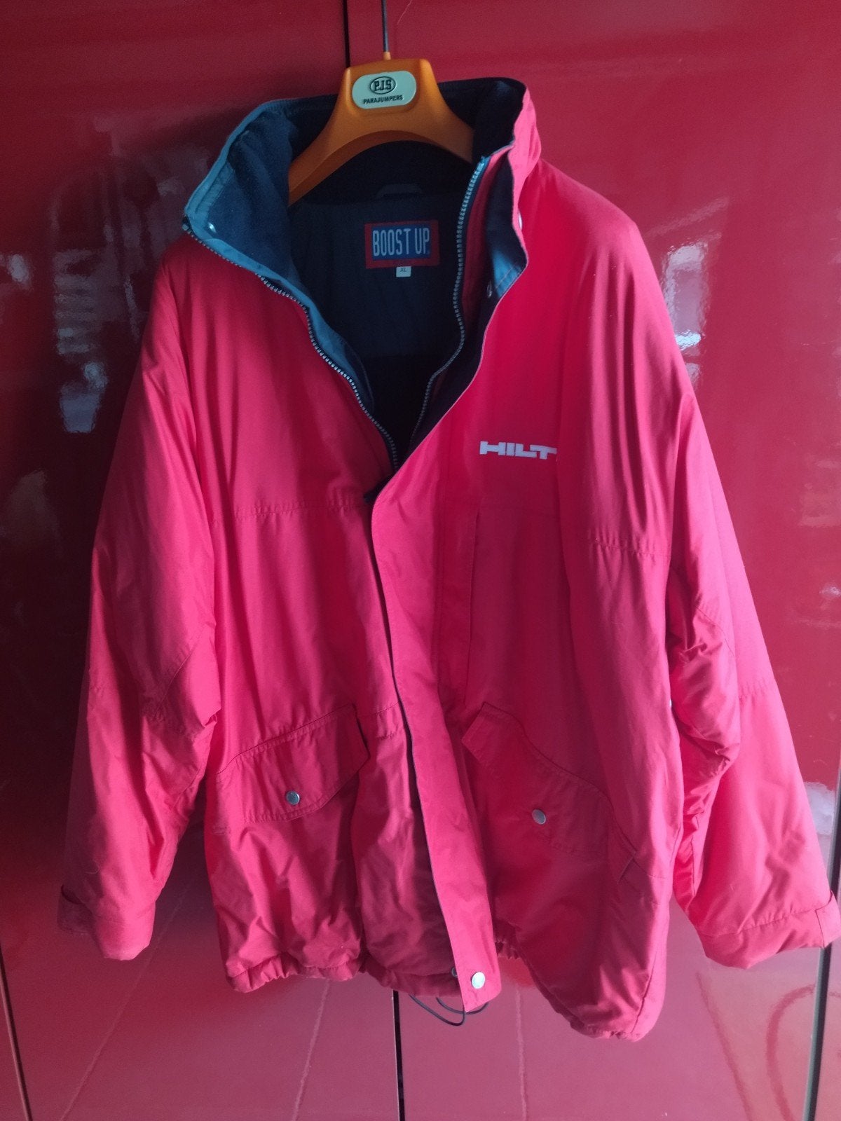 Winterjas Hilti XL, Ophalen