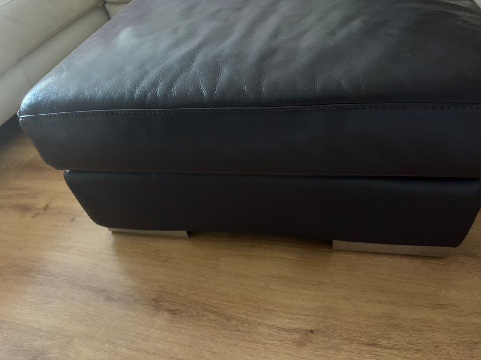 Donker blauw lederen poef, Ophalen, Gebruikt, Leer, 75 tot 100 cm