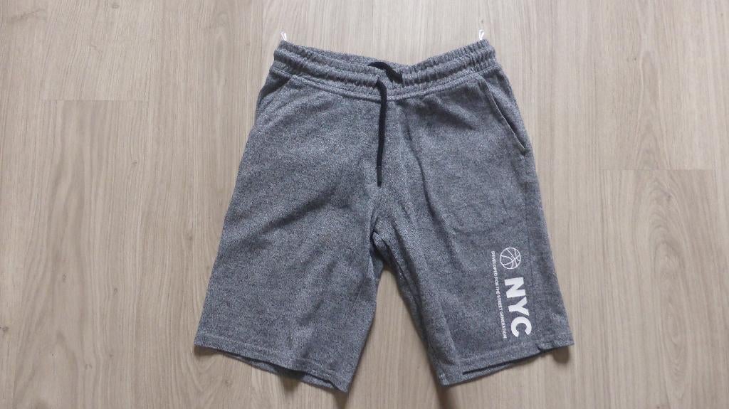 Grijze short 146 C&A, Enfants & Bébés, Vêtements enfant | Taille 146, Pantalon, Garçon, C&A, Enlèvement ou Envoi