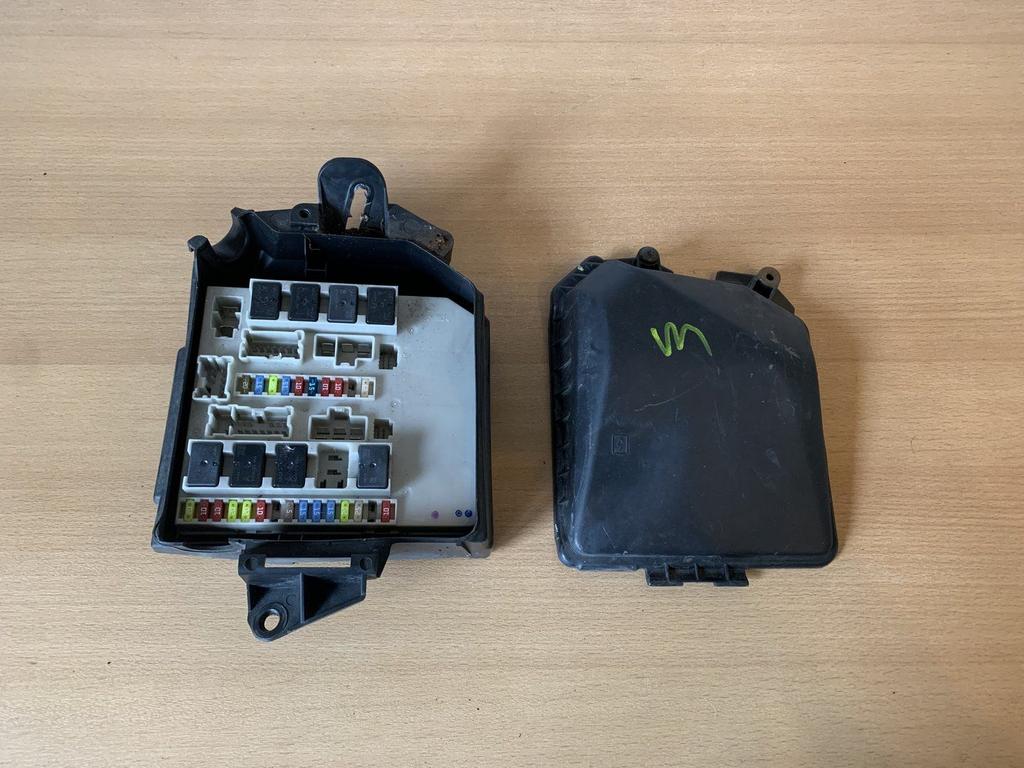 zekeringkast renault clio 3 / modus 8200233293F motorruimte, Gebruikt, -, Renault, -
