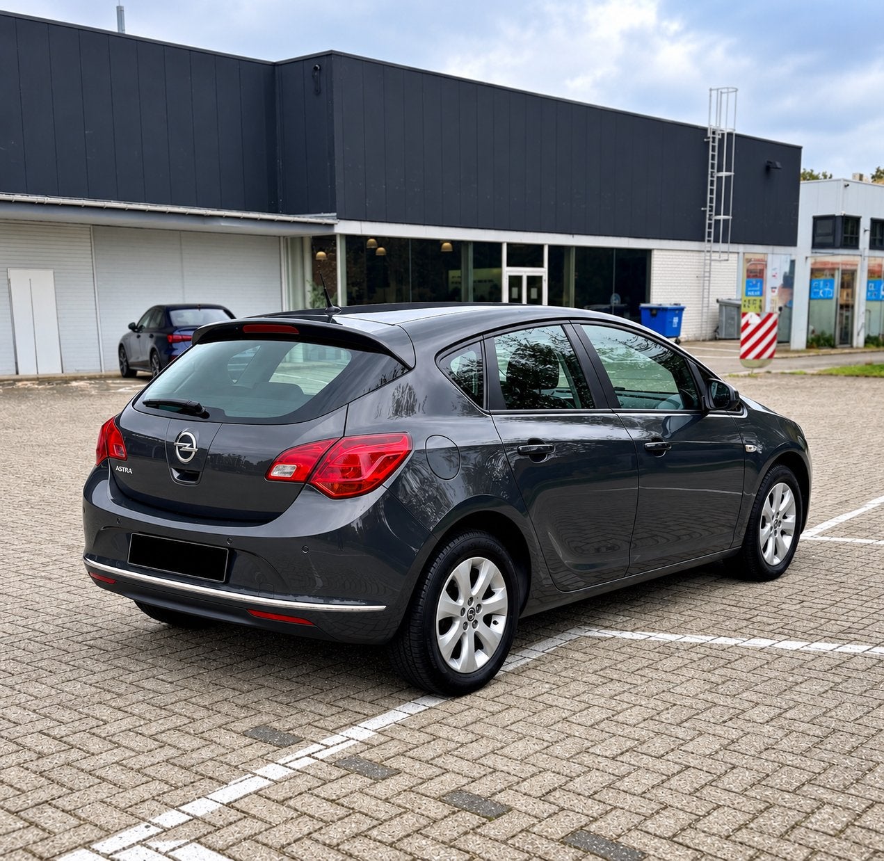 Opel Astra 1.4 Benzine l EURO 5 l PDC l GEKEURD VOOR VERKOOP, Auto's, Euro 5, Zwart, Leder en Stof, Handgeschakeld
