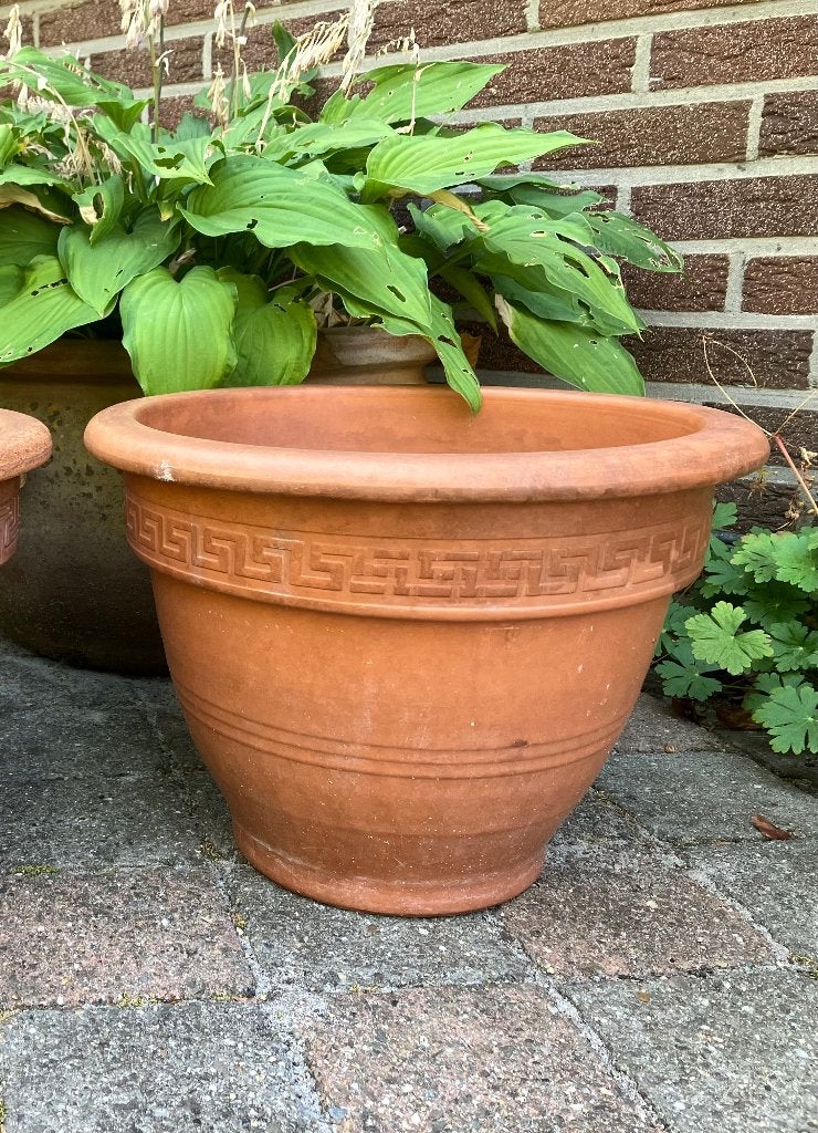 Terracotta bloempot met meander motief, Tuin en Terras, Ophalen, Terracotta