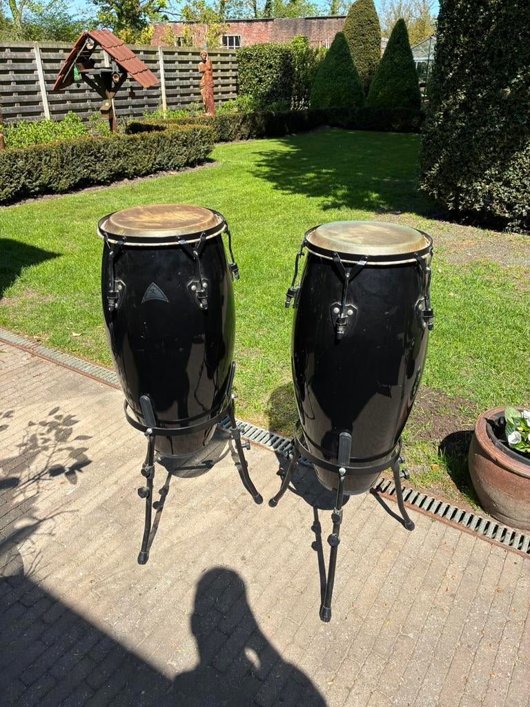 2 conga’s (merk Remo) met onderstel in uitstekende conditie, Enlèvement, Comme neuf
