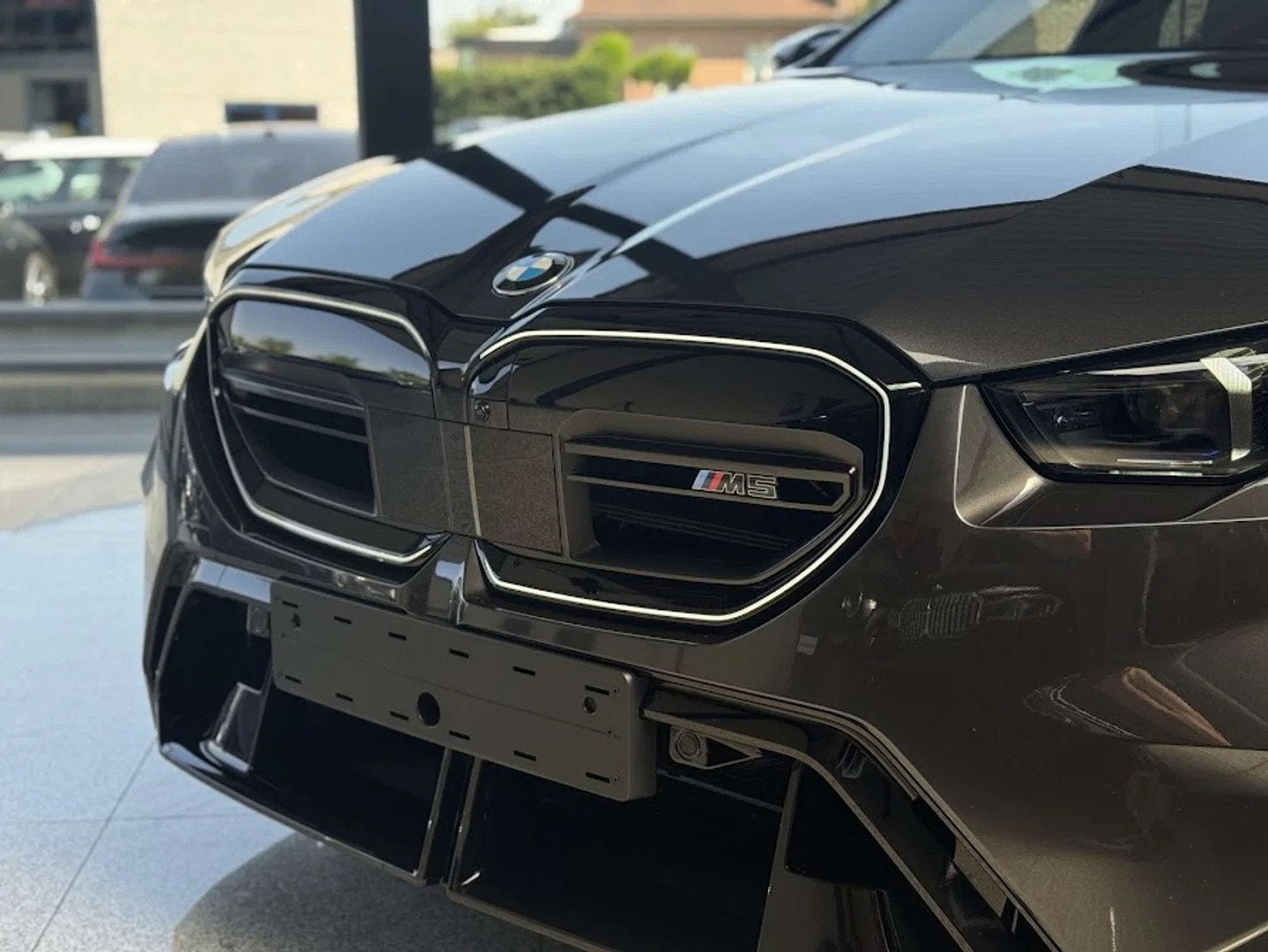 BMW M5 Touring / CERAMIC BRAKES / TOWBAR / PANO / BOW&WILKIN, Cuir, 4395 cm³, Entreprise, Noir