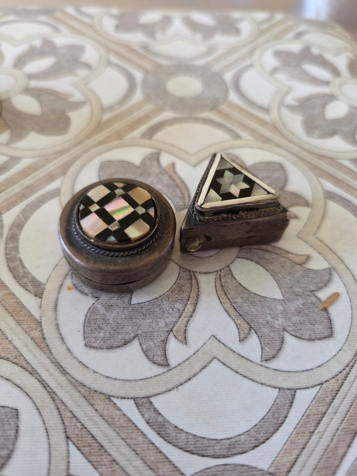 Fijne pillen kisten, Ophalen, Zilver