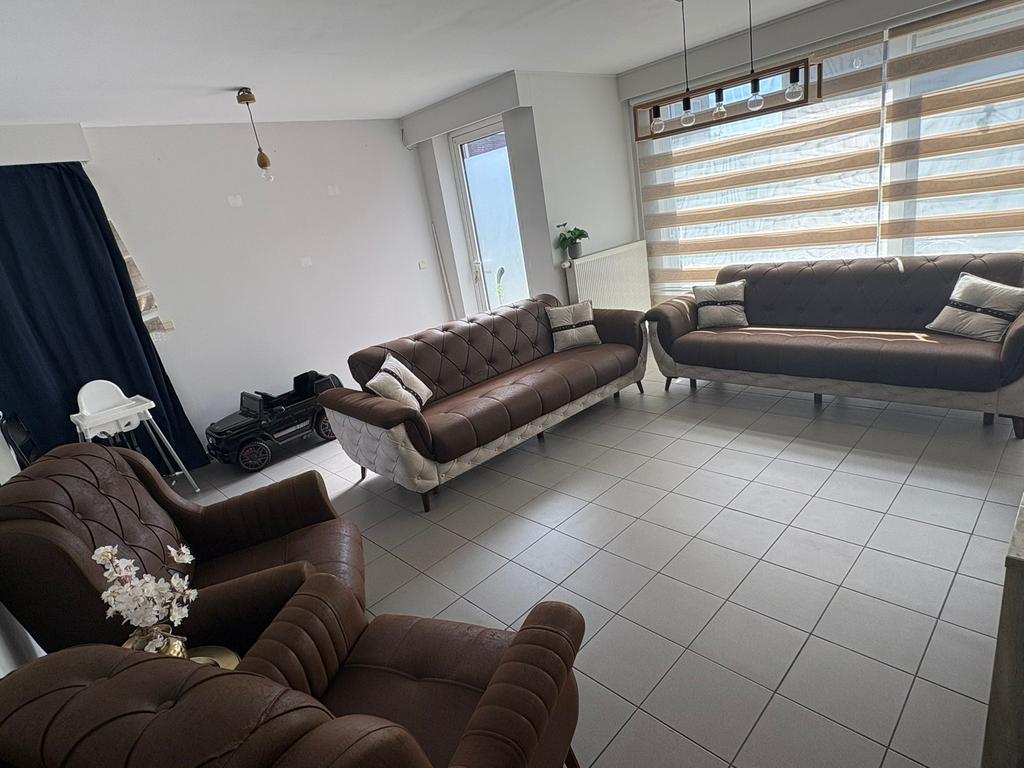 Zeer mooi Salon met opbergruimte paar maand oud, Ophalen, Zo goed als nieuw