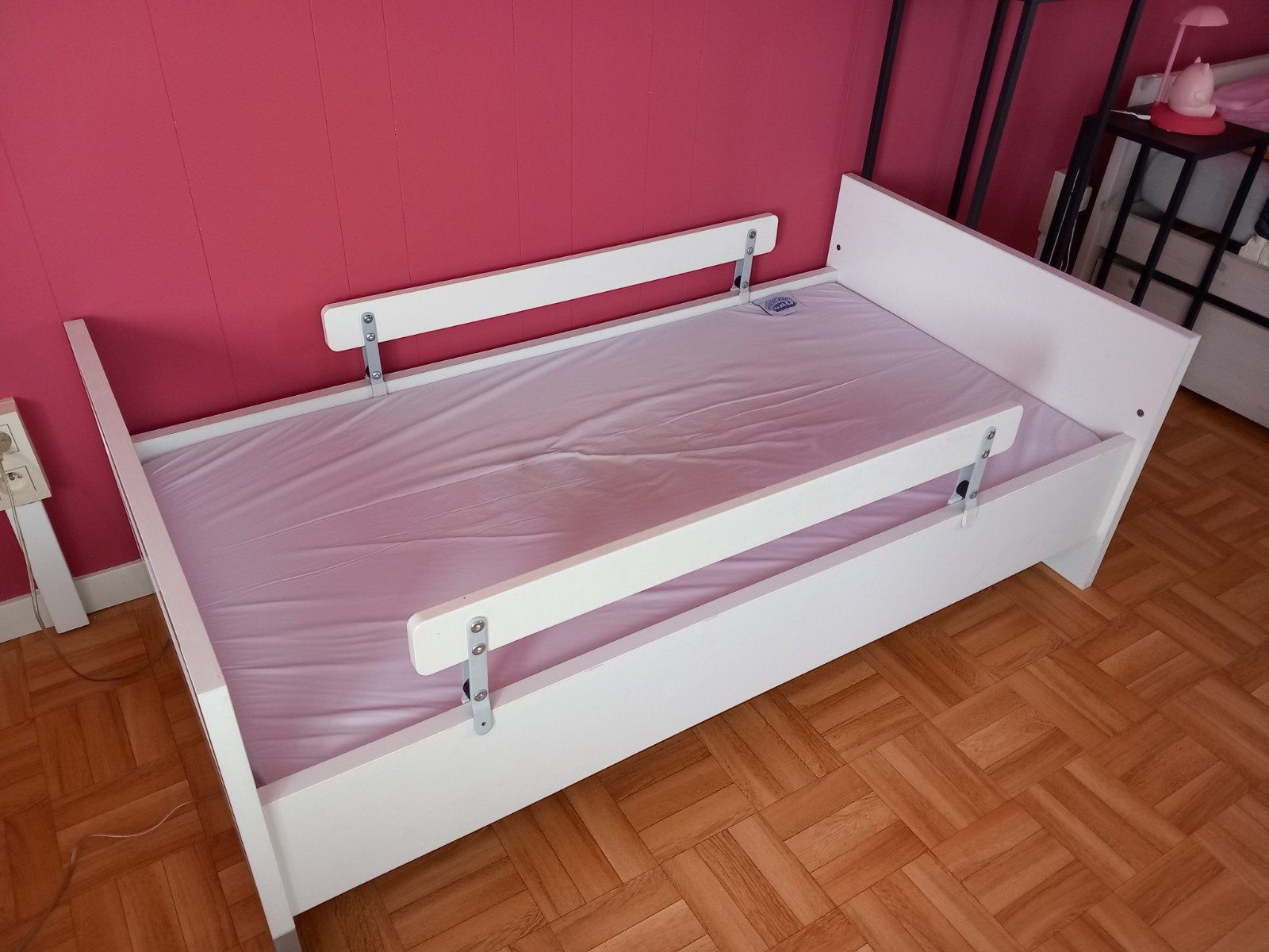 Peuterbed met bijhorende lakens en dekens, Kinderen en Baby's, Ophalen, Gebruikt, Matras