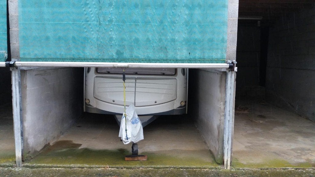 Caravan stalling Sint-Joris-Winge, Caravans en Kamperen