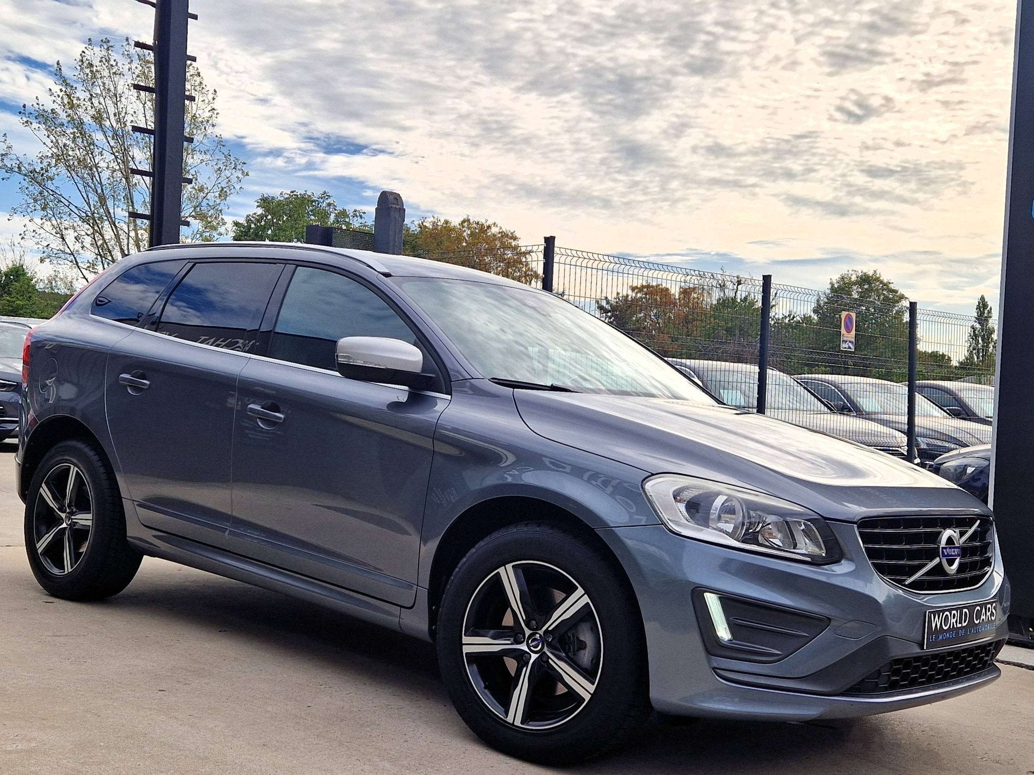 Volvo XC60 XC60 2.0D R-Design - BOITE AUTOMATIQUE - CUIR - N, Autos, Cuir, Argent ou Gris, Achat, Entreprise