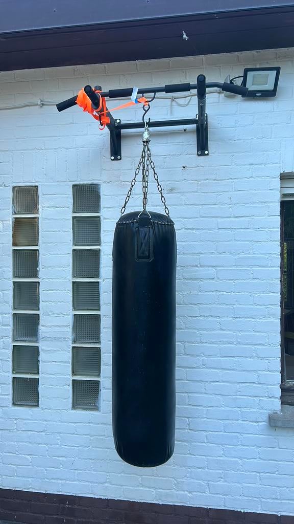Sac de boxe + barre de traction, Sports & Fitness, Boxe, Comme neuf, Sac de boxe, Enlèvement