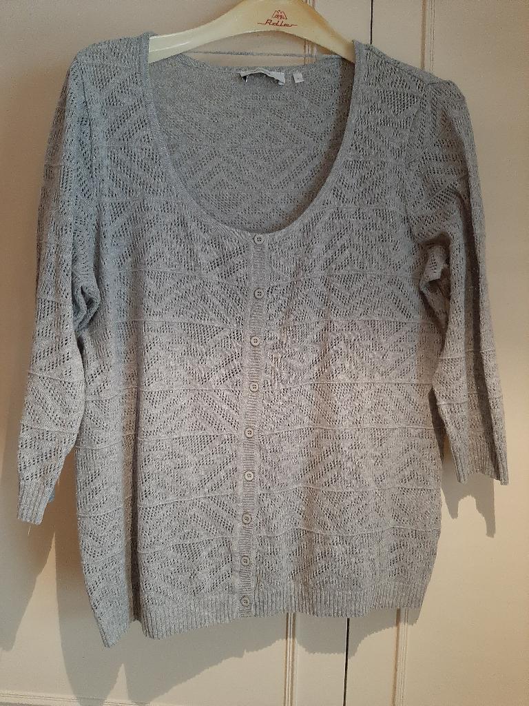 Gilet  été  gris clair. T: L    Yessica, Vêtements | Femmes, Pulls & Gilets, Taille 42/44 (L), Gris, Enlèvement ou Envoi, Yessica