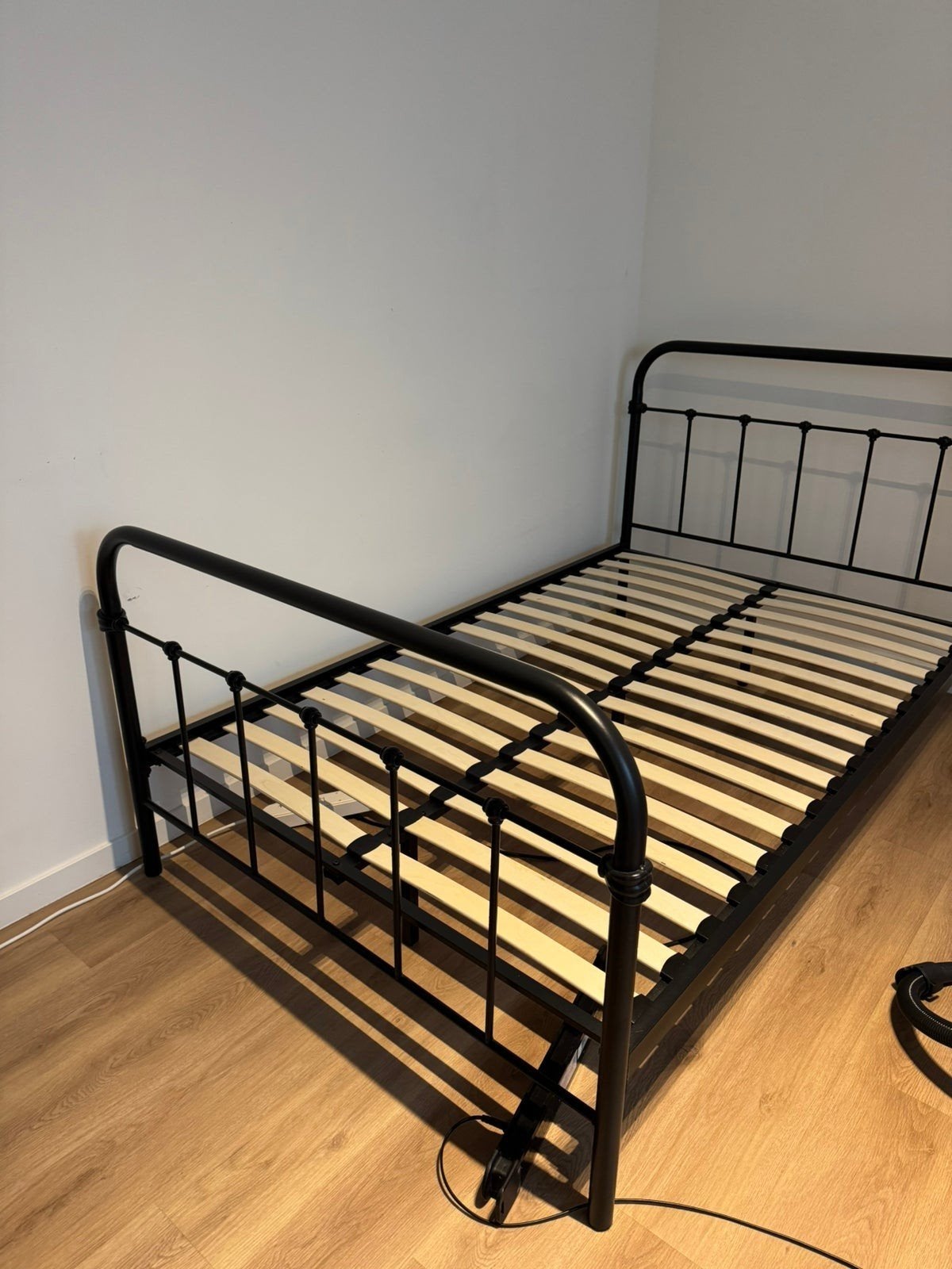 Zwart metalen bed 120x200, Huis en Inrichting, Slaapkamer | Bedden, Ophalen, Zwart, Zo goed als nieuw, Twijfelaar