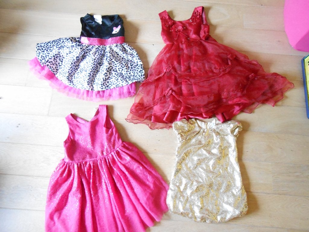 robes 4A Paillettes froufrous dentelle 7eur pièce, Kinderen en Baby's, Kinderkleding | Maat 104, Ophalen, Zo goed als nieuw, Meisje