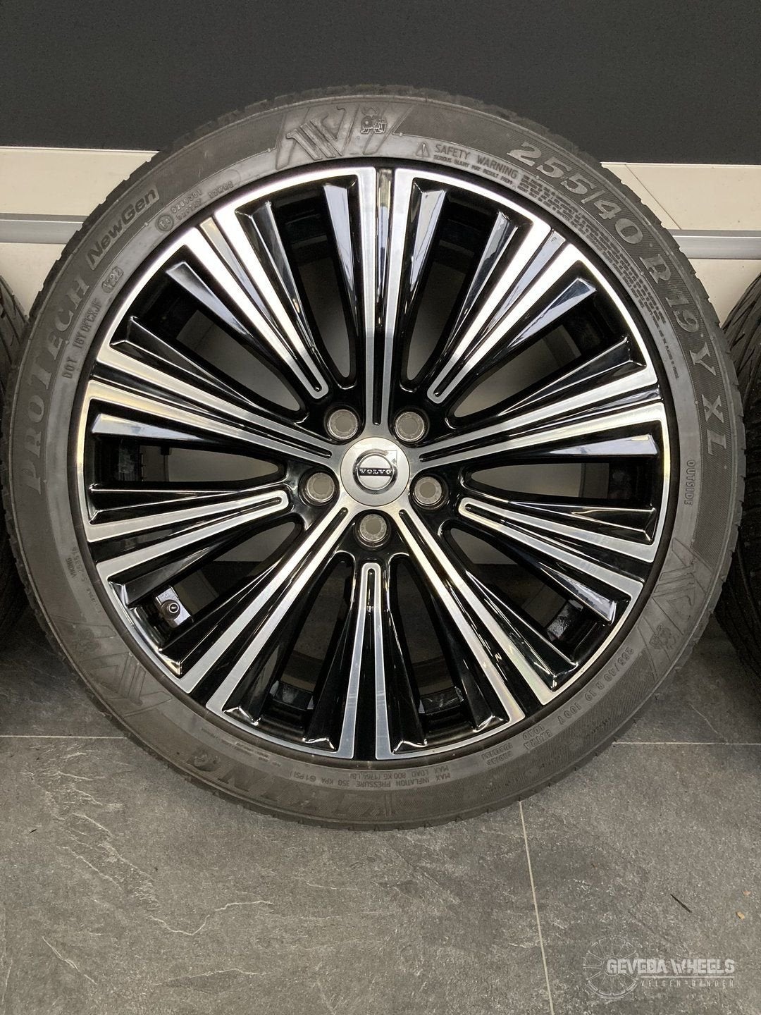 19” originele Volvo V90 / S90 velgen + banden 5x108 32134632, Autos : Pièces & Accessoires, Pneus & Jantes, Pneus et Jantes, Pneus été