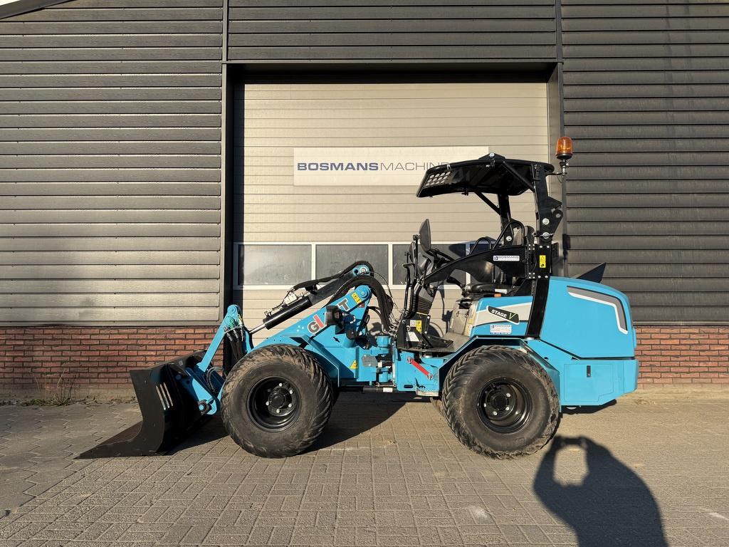 GIANT G2700 X-TRA HD+ minishovel BJ 2024 1066 uur, Zakelijke goederen, Machines en Bouw | Kranen en Graafmachines, Tobroco, Info@tobroco.nl